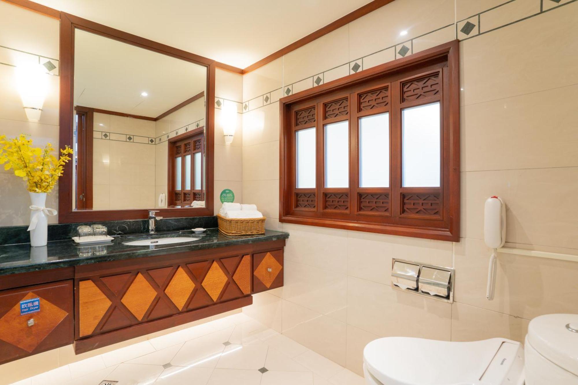 Formosan Naruwan Hotel T'ai-tung Zewnętrze zdjęcie A bathroom in a hotel